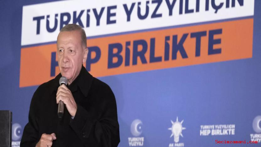 Cumhurbaşkanı Erdoğan, Parti Genel Merkezimizin Balkonundan Vatandaşlara Seslendi