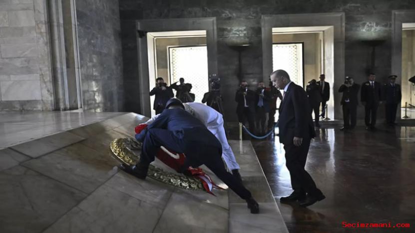 Cumhurbaşkanı Erdoğan, Yüksek Askerî Şûra Üyeleriyle Birlikte Anıtkabir’i Ziyaret Etti