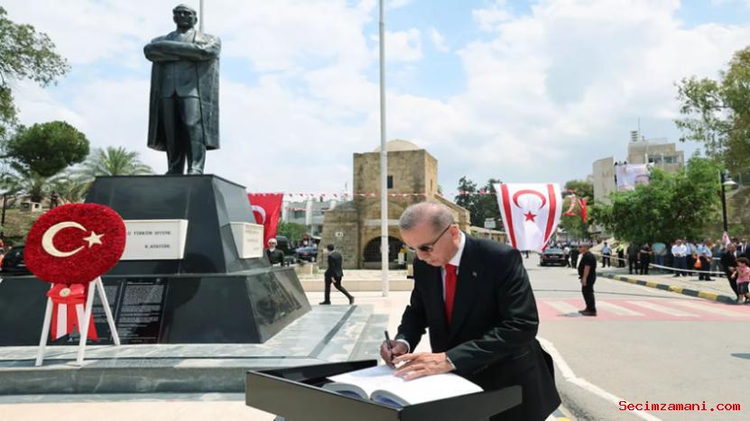 Cumhurbaşkanı Erdoğan, Lefkoşa Atatürk Anıtı‘nı Ziyaret Etti