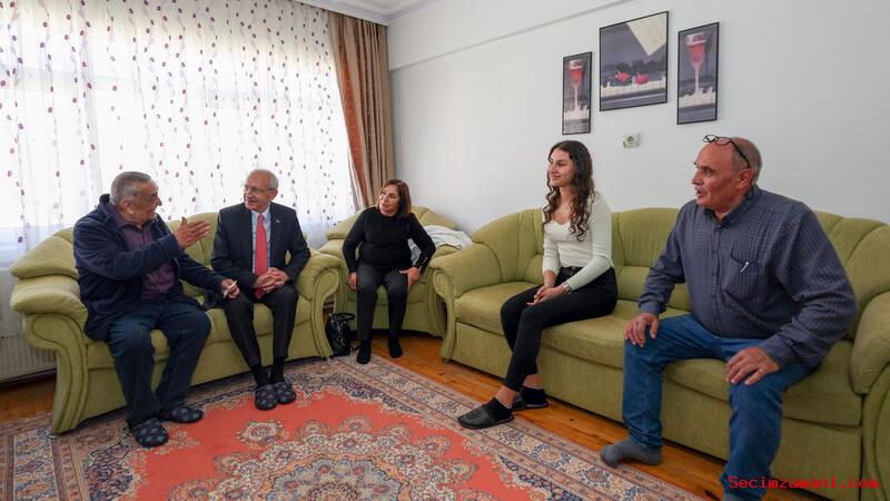 Chp Genel Başkanı Ve Cumhurbaşkanı Adayı Kemal Kılıçdaroğlu, Ortaokul Öğretmeni Mehmet Uğur’u Ziyaret Etti