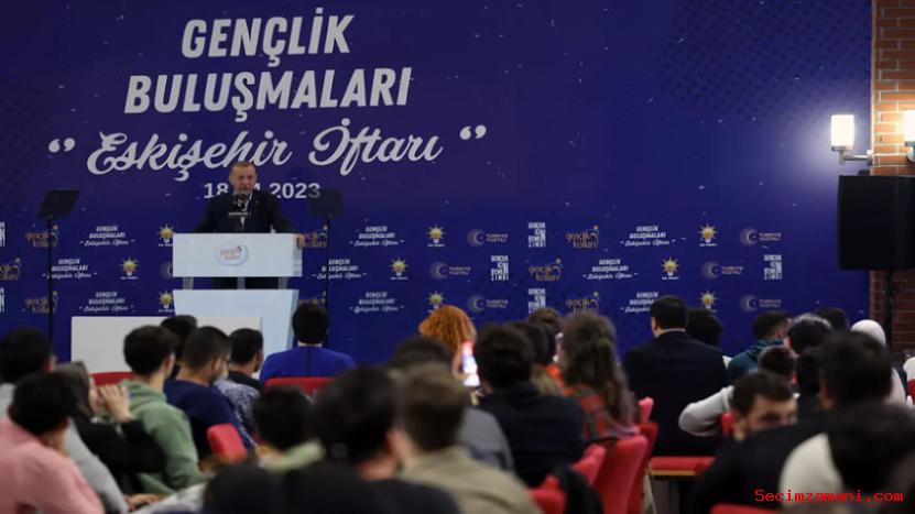 Cumhurbaşkanı Erdoğan, Eskişehir'de Gençlerle İftarda Bir Araya Geldi