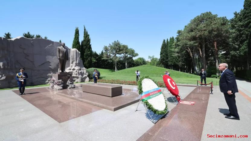 Cumhurbaşkanı Erdoğan, Haydar Aliyev’in Kabriyle Şehitlikleri Ziyaret Etti