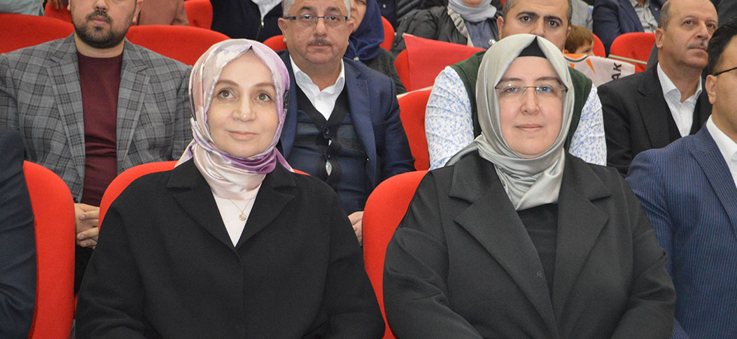 Dünya'da artan küresel krize, sorunlara çözüm üretemeyen sistemler ve liderlerle bir mücadele halindeyiz