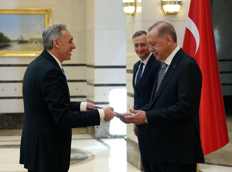 Cumhurbaşkanı Erdoğan, Uruguay Büyükelçisi Hugo Cayrus’un sunduğu güven mektubunu kabul etti