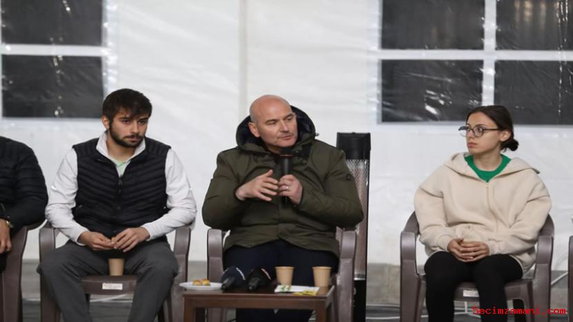 İçişleri Bakanı Soylu, Hatay'daki Konteyner Kentte Gençlerle Buluştu