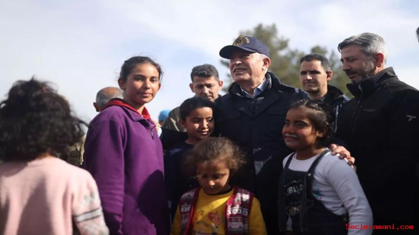 Milli Savunma Bakanı Akar, Konteyner Kentte Depremzedelerle Bir Araya Geldi