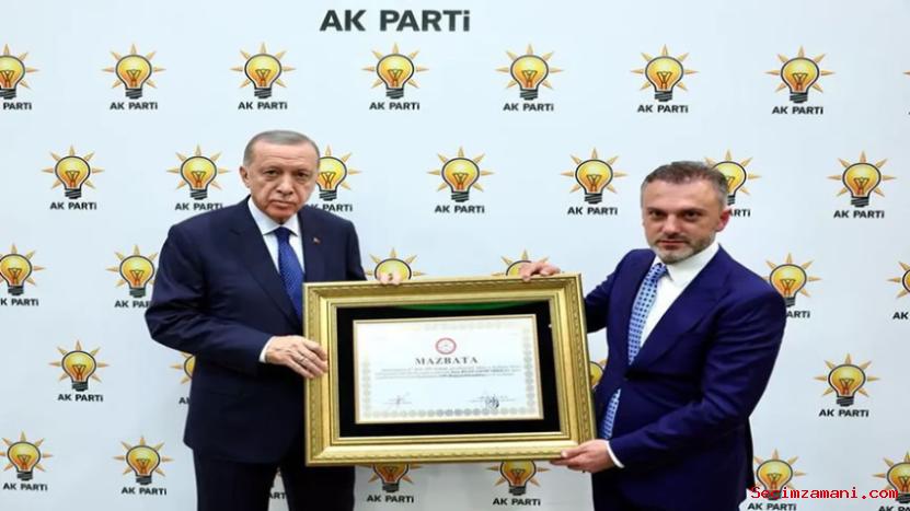 Partisinin Genel Başkanlığına Yeniden Seçilen Cumhurbaşkanı Erdoğan'a Mazbatası Takdim Edildi