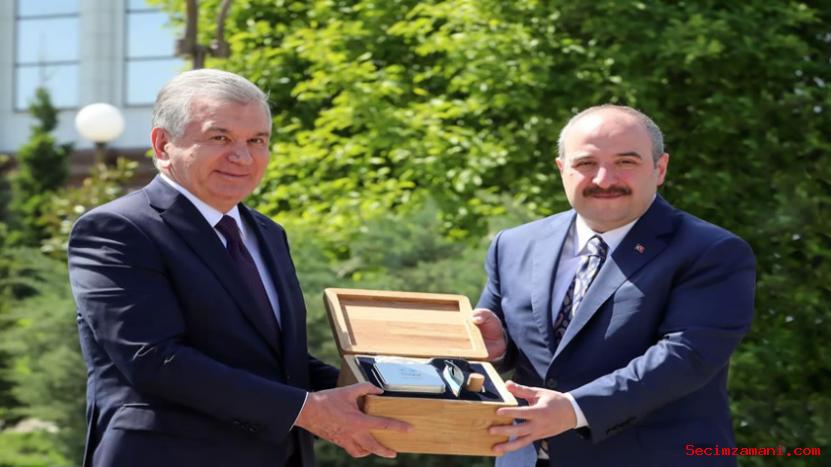 Sanayi Ve Teknoloji Bakanı Varank, Özbekistan Cumhurbaşkanı Mirziyoyev'e Togg'u Teslim Etti
