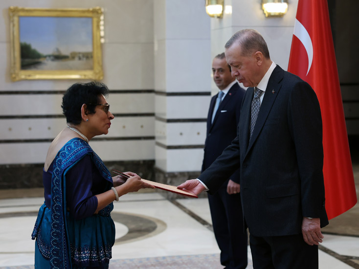 Cumhurbaşkanı Erdoğan, Sri Lanka Büyükelçisi Saranya Hasanthi Urugodawatte Dissanayake’nin sunduğu güven mektubunu kabul etti