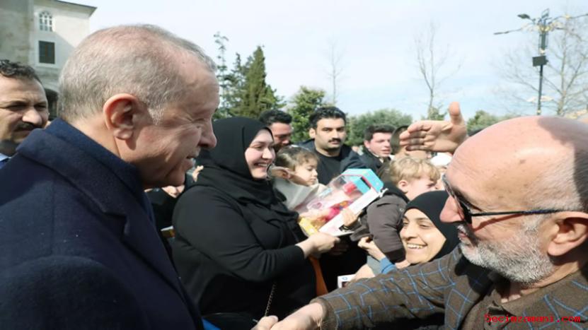 Cumhurbaşkanı Erdoğan, Fatih’te Esnaf Ziyareti Yaptı