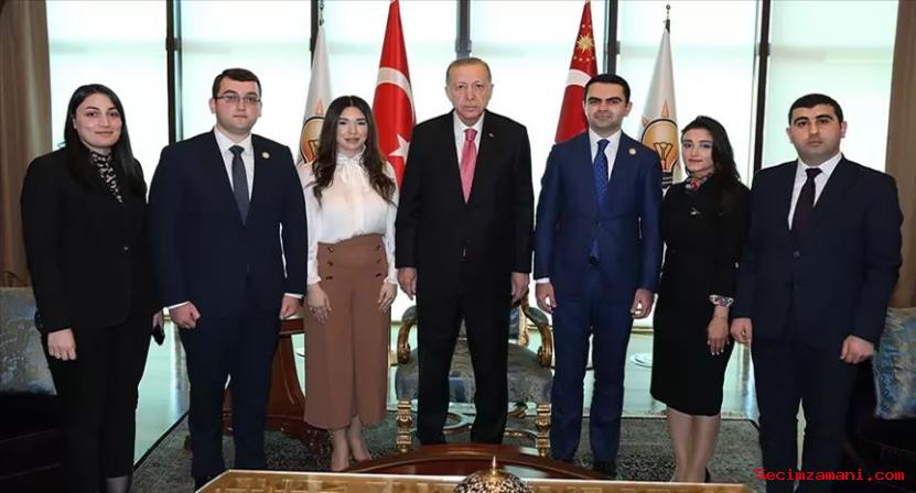 Cumhurbaşkanı Erdoğan Yeni Azerbaycan Partisi Gençler Birliği heyetini kabul etti