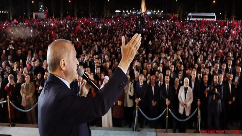 Cumhurbaşkanı Erdoğan, Cumhurbaşkanlığı Külliyesi'nde Vatandaşlara Hitap Etti