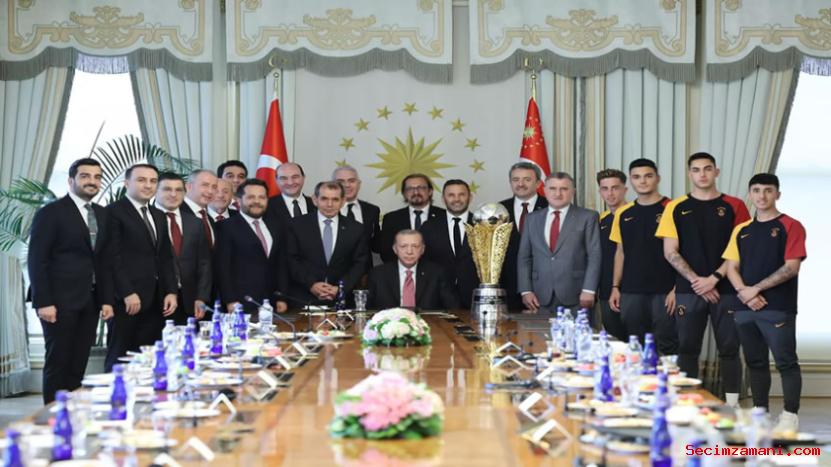 Cumhurbaşkanı Erdoğan, Galatasaray Futbol Takımı Heyetini Kabul Etti