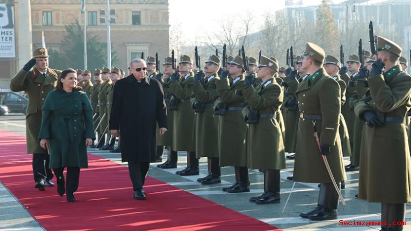 Cumhurbaşkanı Erdoğan Macaristan'da Resmi Törenle Karşılandı