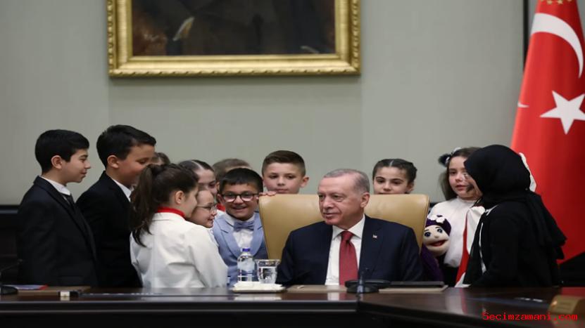 Cumhurbaşkanı Erdoğan, Millî Eğitim Bakanı Tekin Ve Beraberindeki Çocukları Kabul Etti