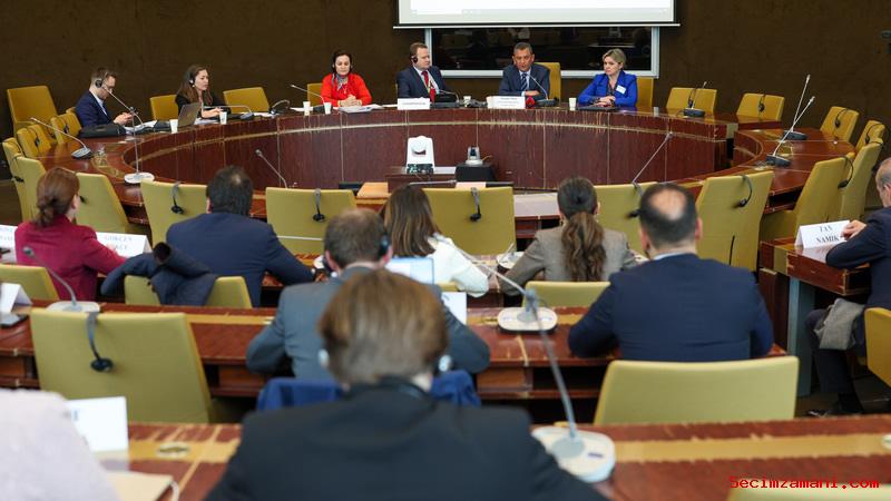 Chp Lideri Özgür Özel, Akpm İlkbahar Oturumunda Konuştu: Bütün Krizlerin Üstesinden Gelebilecek Güçlü İradeye Sahibiz
