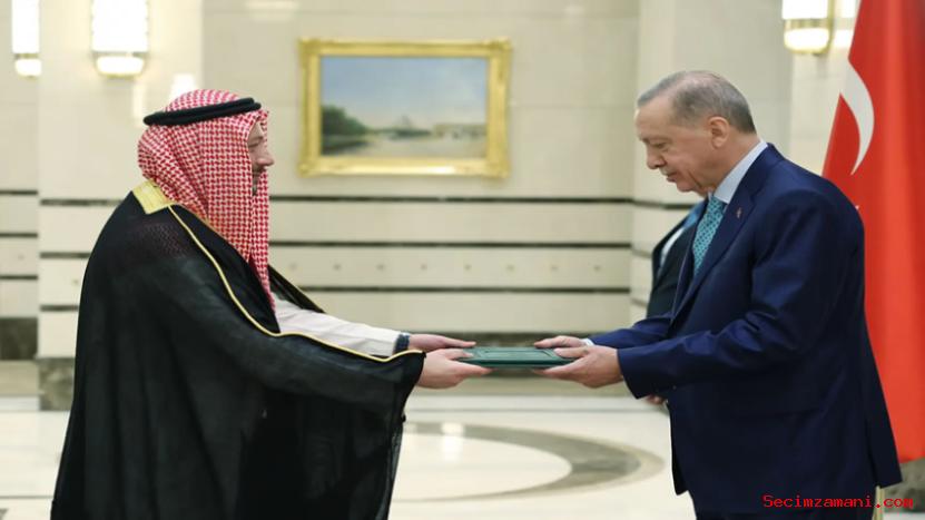 Suudi Arabistan'ın Ankara Büyükelçisi Nasr Cumhurbaşkanı Erdoğan'a Güven Mektubu Sundu