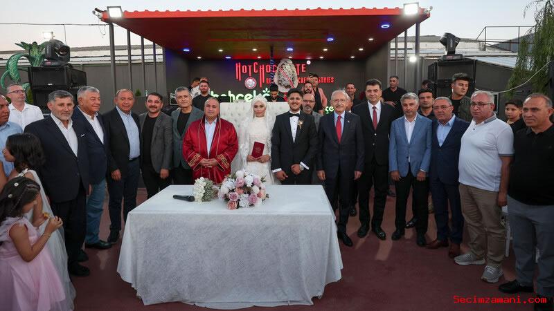 Chp Genel Başkanı Kemal Kılıçdaroğlu, Aleyna Ve Muharrem Çiftinin Nikah Şahidi Oldu